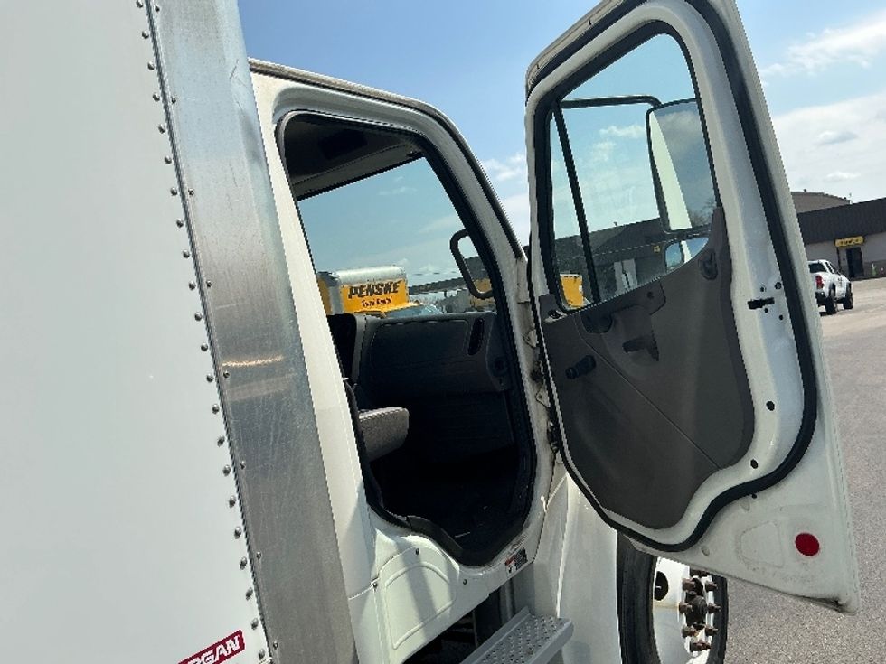 Medium Duty Box Truck-Light and Medium Duty Trucks-Freightliner-2019-M2-Erlanger-KY-38,138\n\t\tmiles-$ 59,000 - Image 19