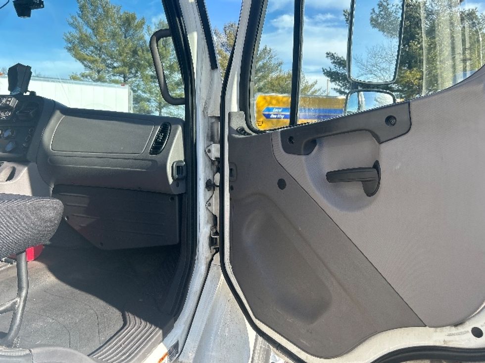 Medium Duty Box Truck-Light and Medium Duty Trucks-Freightliner-2019-M2-Essex-MD-368,345\n\t\tmiles-$ 20,500 - Image 20