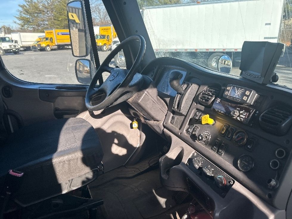 Medium Duty Box Truck-Light and Medium Duty Trucks-Freightliner-2019-M2-Essex-MD-368,345\n\t\tmiles-$ 20,500 - Image 22