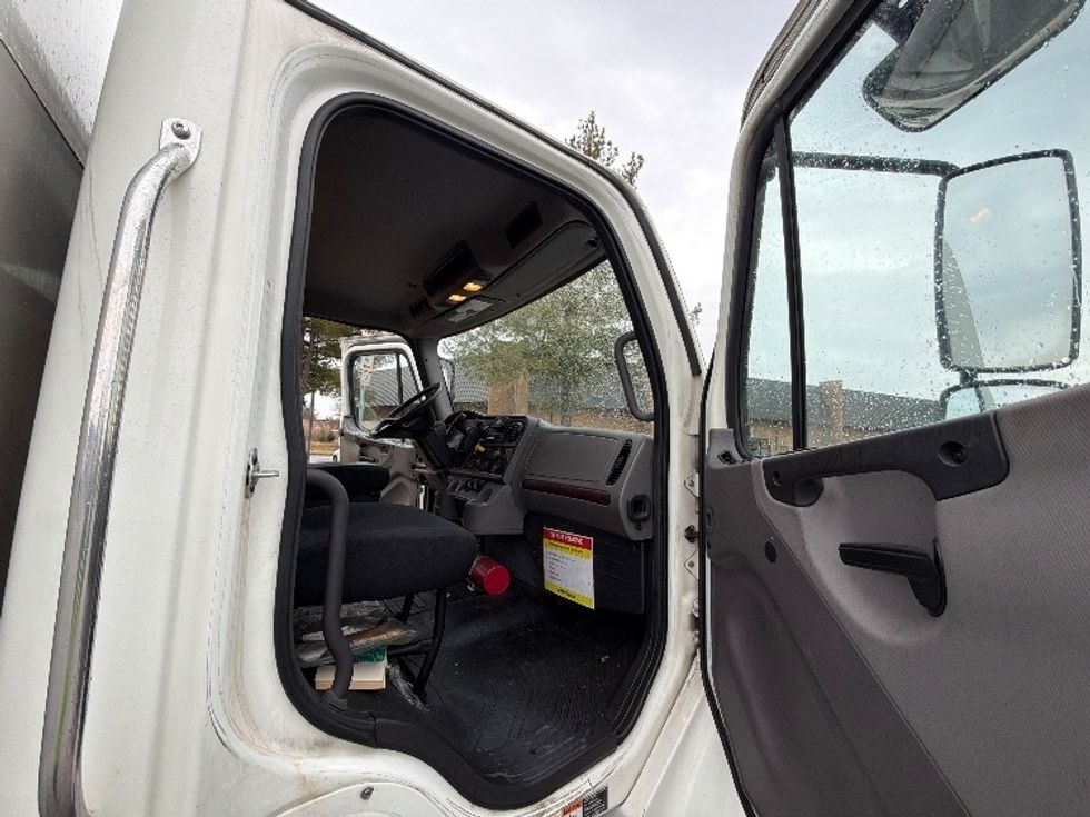 Medium Duty Box Truck-Light and Medium Duty Trucks-Freightliner-2019-M2-Essex-MD-464,974\n\t\tmiles-$ 20,500 - Image 19