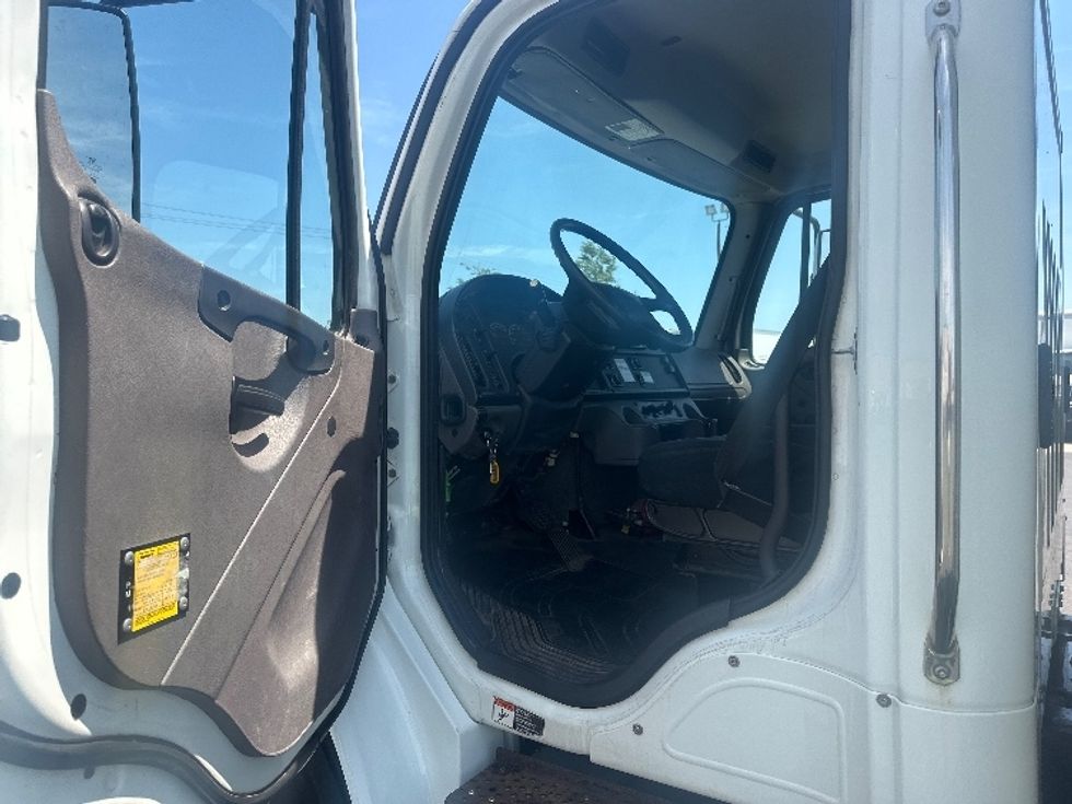 Medium Duty Box Truck-Light and Medium Duty Trucks-Freightliner-2019-M2-Etobicoke-ON-225,851\n\t\tkm-$ 65,750 - Image 16