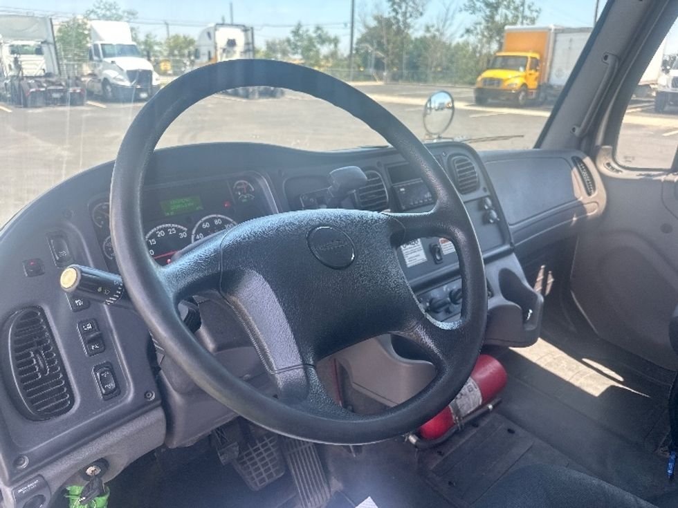 Medium Duty Box Truck-Light and Medium Duty Trucks-Freightliner-2019-M2-Etobicoke-ON-225,851\n\t\tkm-$ 65,750 - Image 17