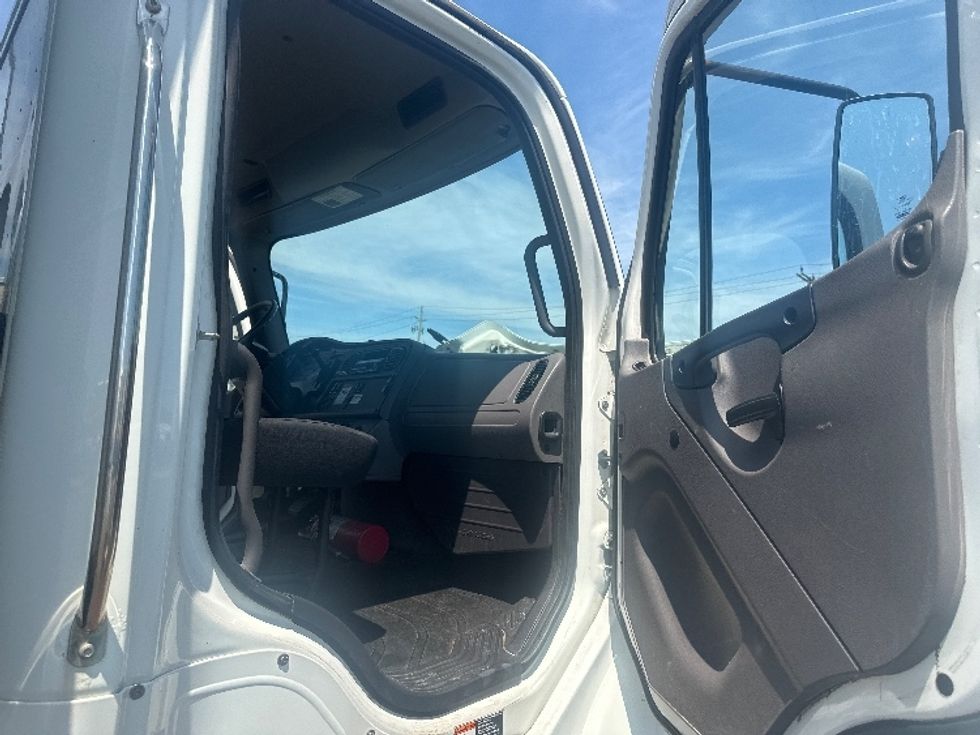 Medium Duty Box Truck-Light and Medium Duty Trucks-Freightliner-2019-M2-Etobicoke-ON-225,851\n\t\tkm-$ 65,750 - Image 20
