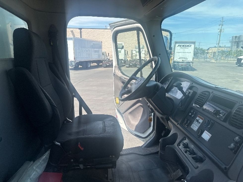 Medium Duty Box Truck-Light and Medium Duty Trucks-Freightliner-2019-M2-Etobicoke-ON-225,851\n\t\tkm-$ 65,750 - Image 22