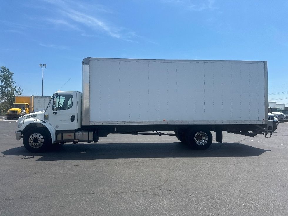 Medium Duty Box Truck-Light and Medium Duty Trucks-Freightliner-2019-M2-Etobicoke-ON-225,851\n\t\tkm-$ 65,750 - Image 4