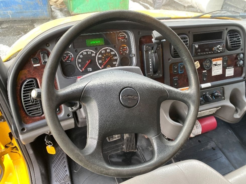 Medium Duty Box Truck-Light and Medium Duty Trucks-Freightliner-2019-M2-Etobicoke-ON-233,378\n\t\tkm-$ 69,000 - Image 18