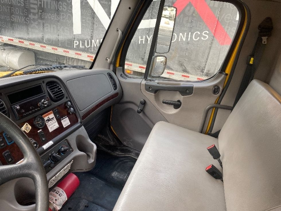 Medium Duty Box Truck-Light and Medium Duty Trucks-Freightliner-2019-M2-Etobicoke-ON-233,378\n\t\tkm-$ 69,000 - Image 19