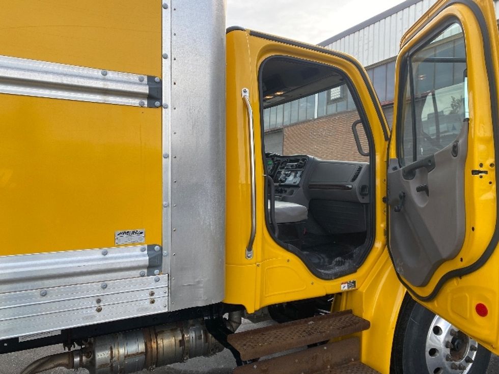 Medium Duty Box Truck-Light and Medium Duty Trucks-Freightliner-2019-M2-Etobicoke-ON-233,378\n\t\tkm-$ 69,000 - Image 20