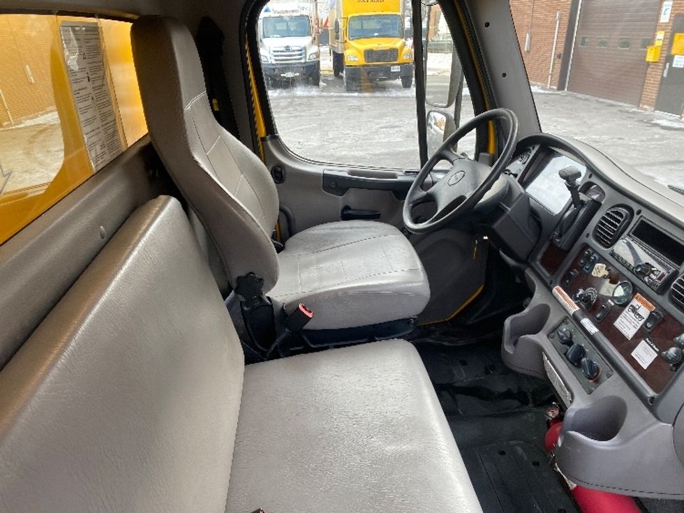 Medium Duty Box Truck-Light and Medium Duty Trucks-Freightliner-2019-M2-Etobicoke-ON-233,378\n\t\tkm-$ 69,000 - Image 22