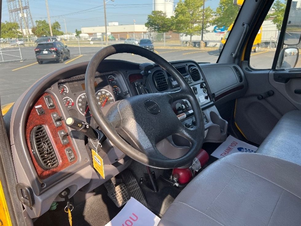 Medium Duty Box Truck-Light and Medium Duty Trucks-Freightliner-2019-M2-Etobicoke-ON-317,500\n\t\tkm-$ 56,000 - Image 17