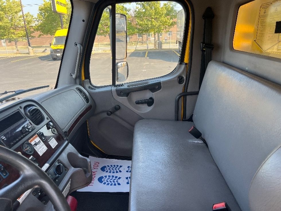 Medium Duty Box Truck-Light and Medium Duty Trucks-Freightliner-2019-M2-Etobicoke-ON-317,500\n\t\tkm-$ 56,000 - Image 19