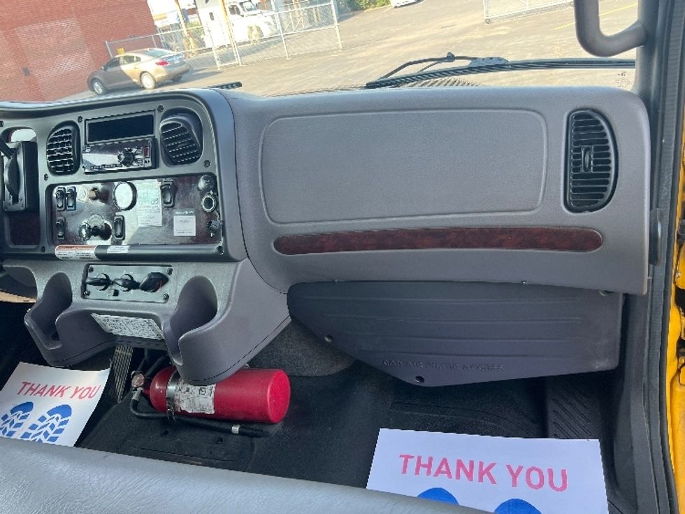 Medium Duty Box Truck-Light and Medium Duty Trucks-Freightliner-2019-M2-Etobicoke-ON-317,500\n\t\tkm-$ 56,000 - Image 21