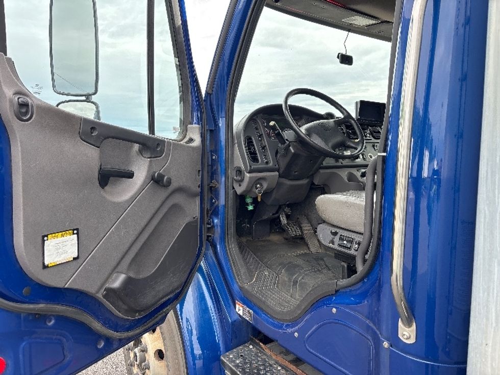 Medium Duty Box Truck-Light and Medium Duty Trucks-Freightliner-2019-M2-Everett-WA-160,885\n\t\tmiles-$ 58,250 - Image 16