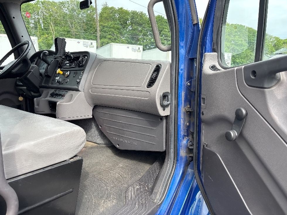 Medium Duty Box Truck-Light and Medium Duty Trucks-Freightliner-2019-M2-Everett-WA-160,885\n\t\tmiles-$ 58,250 - Image 20