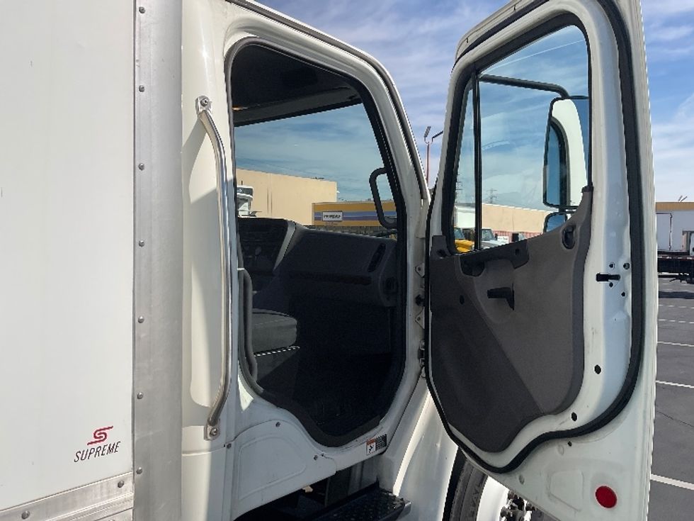Medium Duty Box Truck-Light and Medium Duty Trucks-Freightliner-2019-M2-Fontana-CA-101,407\n\t\tmiles-$ 56,750 - Image 20