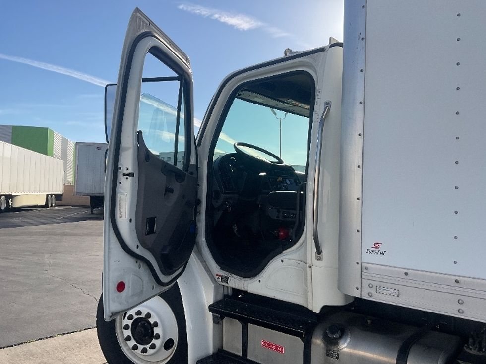 Medium Duty Box Truck-Light and Medium Duty Trucks-Freightliner-2019-M2-Fontana-CA-104,850\n\t\tmiles-$ 56,250 - Image 16