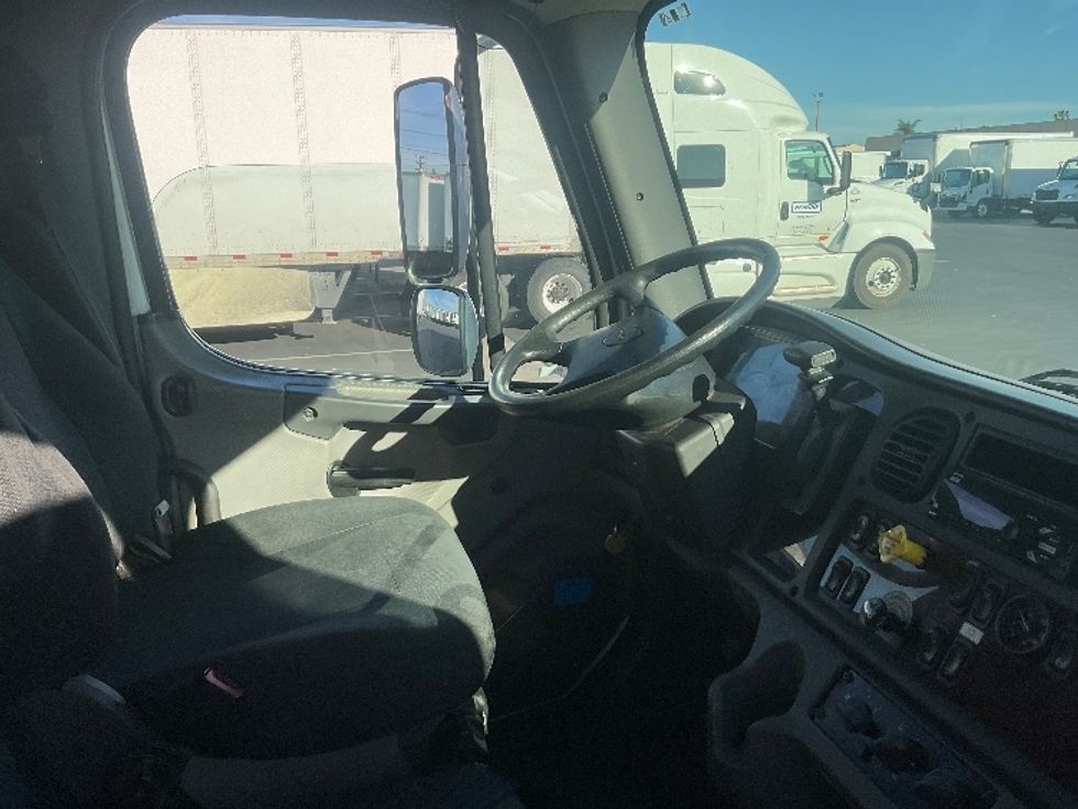 Medium Duty Box Truck-Light and Medium Duty Trucks-Freightliner-2019-M2-Fontana-CA-104,850\n\t\tmiles-$ 56,250 - Image 22