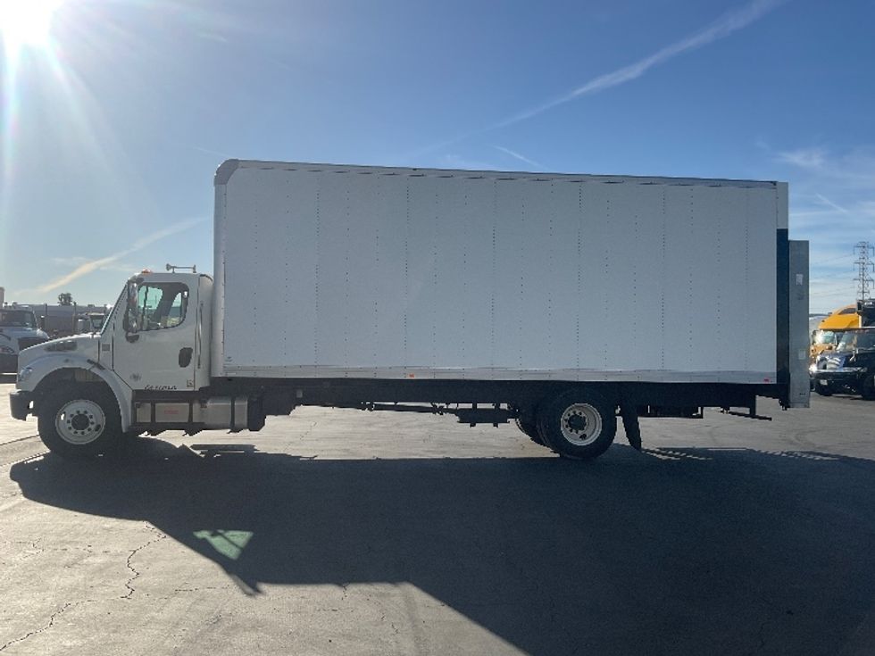 Medium Duty Box Truck-Light and Medium Duty Trucks-Freightliner-2019-M2-Fontana-CA-104,850\n\t\tmiles-$ 56,250 - Image 4