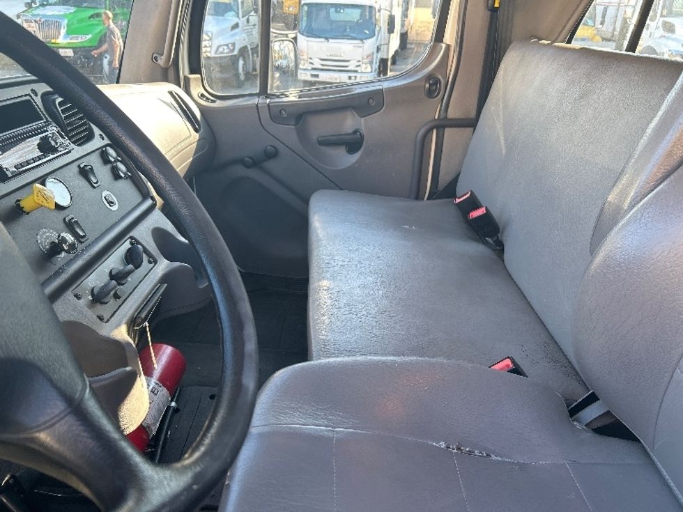 Medium Duty Box Truck-Light and Medium Duty Trucks-Freightliner-2019-M2-Fontana-CA-106,225\n\t\tmiles-$ 61,000 - Image 19