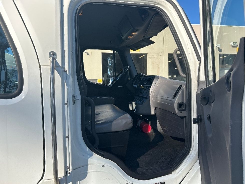 Medium Duty Box Truck-Light and Medium Duty Trucks-Freightliner-2019-M2-Fontana-CA-106,225\n\t\tmiles-$ 61,000 - Image 20