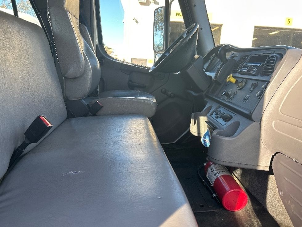 Medium Duty Box Truck-Light and Medium Duty Trucks-Freightliner-2019-M2-Fontana-CA-106,225\n\t\tmiles-$ 61,000 - Image 22