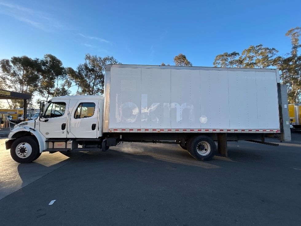 Medium Duty Box Truck-Light and Medium Duty Trucks-Freightliner-2019-M2-Fontana-CA-106,225\n\t\tmiles-$ 61,000 - Image 4