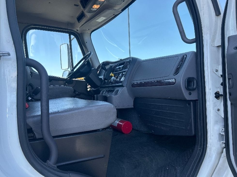 Medium Duty Box Truck-Light and Medium Duty Trucks-Freightliner-2019-M2-Fontana-CA-108,123\n\t\tmiles-$ 60,250 - Image 19
