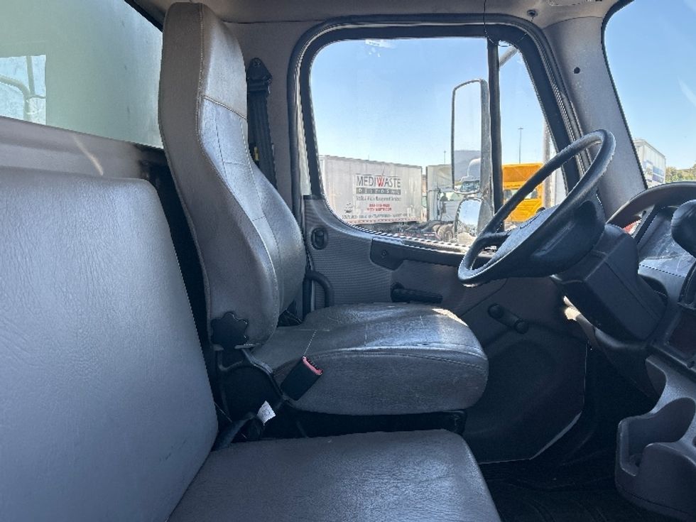 Medium Duty Box Truck-Light and Medium Duty Trucks-Freightliner-2019-M2-Fontana-CA-108,123\n\t\tmiles-$ 60,250 - Image 21