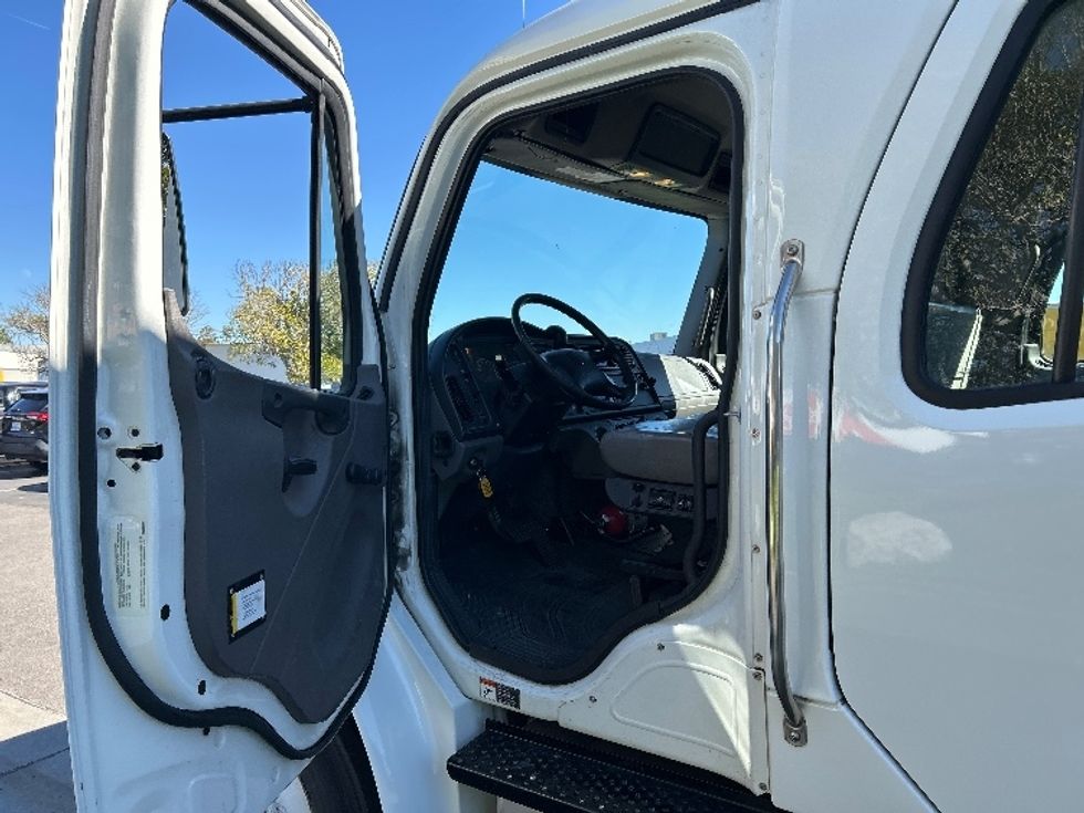 Medium Duty Box Truck-Light and Medium Duty Trucks-Freightliner-2019-M2-Fontana-CA-110,080\n\t\tmiles-$ 59,750 - Image 16