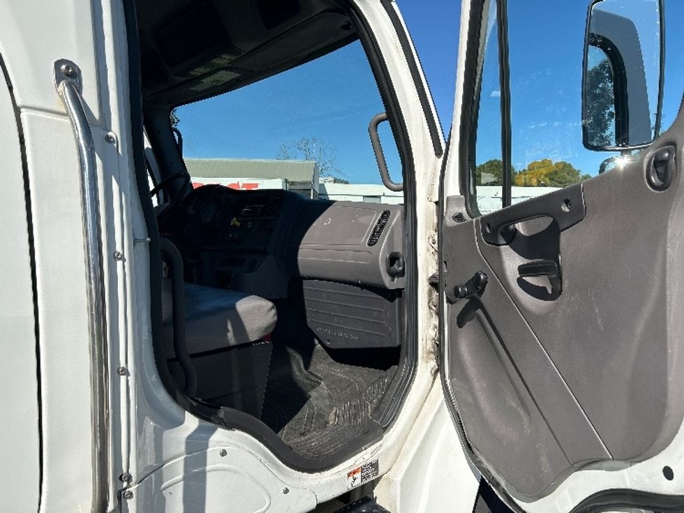 Medium Duty Box Truck-Light and Medium Duty Trucks-Freightliner-2019-M2-Fontana-CA-110,080\n\t\tmiles-$ 59,750 - Image 20