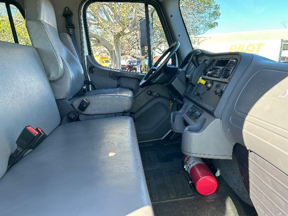 Medium Duty Box Truck-Light and Medium Duty Trucks-Freightliner-2019-M2-Fontana-CA-110,080\n\t\tmiles-$ 59,750 - Image 22