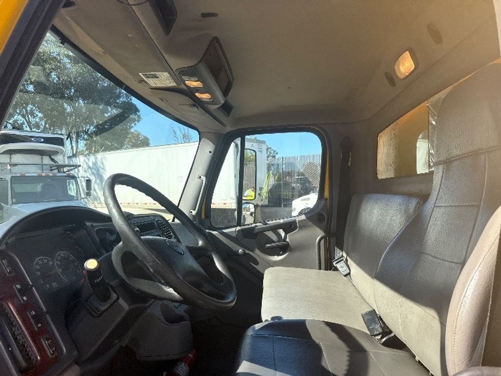 Medium Duty Box Truck-Light and Medium Duty Trucks-Freightliner-2019-M2-Fontana-CA-125,989\n\t\tmiles-$ 54,750 - Image 16