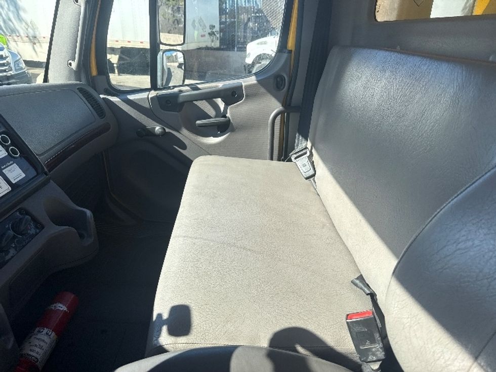 Medium Duty Box Truck-Light and Medium Duty Trucks-Freightliner-2019-M2-Fontana-CA-125,989\n\t\tmiles-$ 54,750 - Image 19