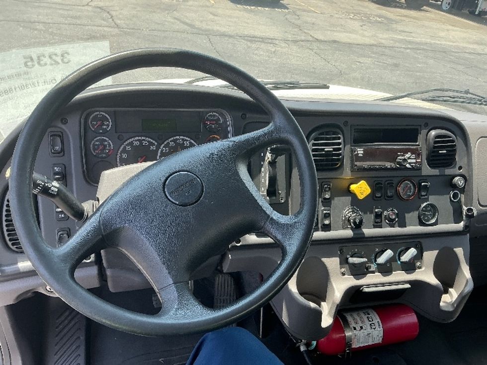 Medium Duty Box Truck-Light and Medium Duty Trucks-Freightliner-2019-M2-Fontana-CA-140,128\n\t\tmiles-$ 59,500 - Image 17