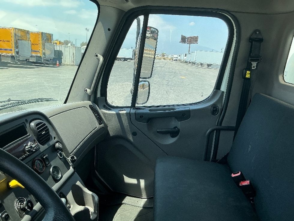 Medium Duty Box Truck-Light and Medium Duty Trucks-Freightliner-2019-M2-Fontana-CA-140,128\n\t\tmiles-$ 59,500 - Image 19