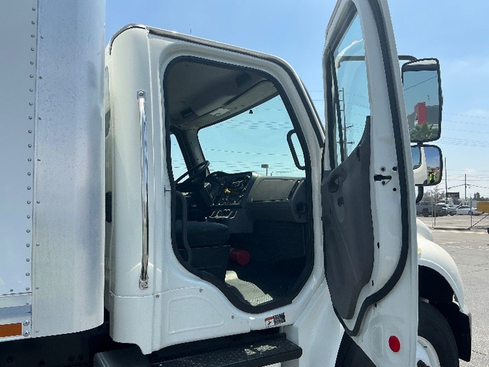 Medium Duty Box Truck-Light and Medium Duty Trucks-Freightliner-2019-M2-Fontana-CA-140,128\n\t\tmiles-$ 59,500 - Image 20