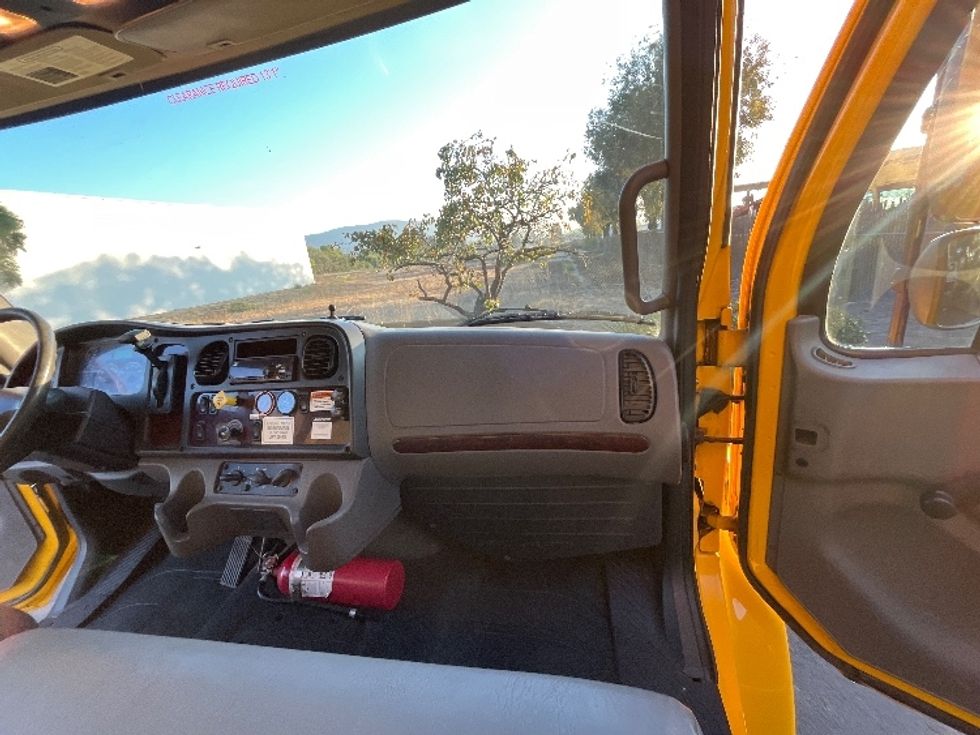 Medium Duty Box Truck-Light and Medium Duty Trucks-Freightliner-2019-M2-Fontana-CA-146,023\n\t\tmiles-$ 52,500 - Image 21