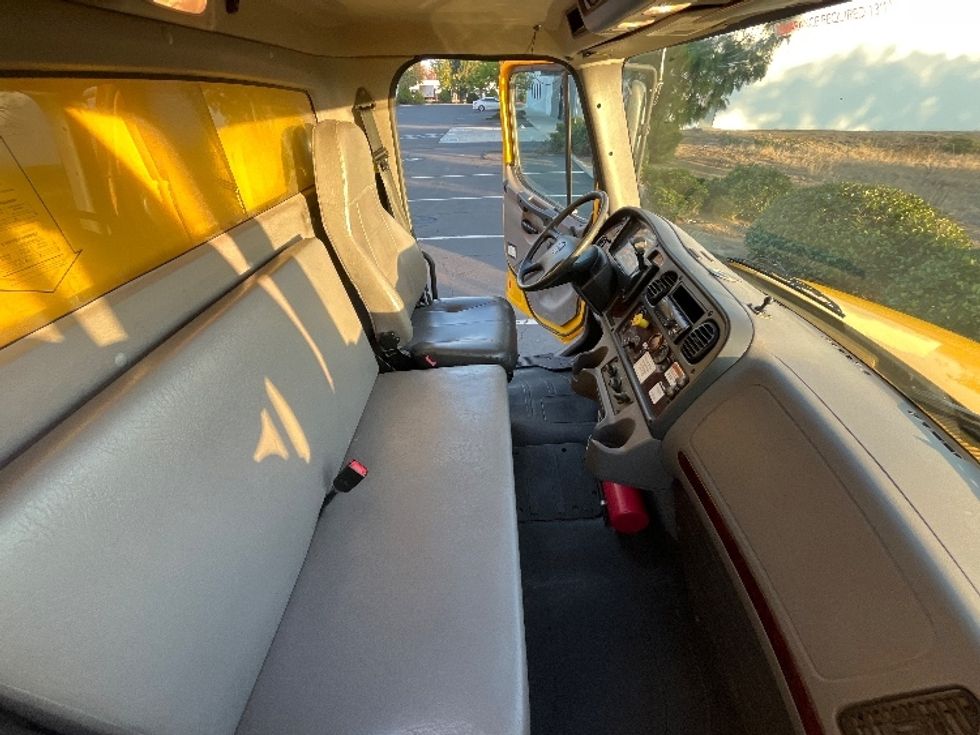 Medium Duty Box Truck-Light and Medium Duty Trucks-Freightliner-2019-M2-Fontana-CA-146,023\n\t\tmiles-$ 52,500 - Image 22