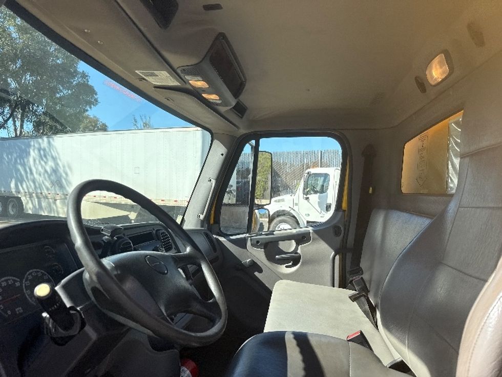 Medium Duty Box Truck-Light and Medium Duty Trucks-Freightliner-2019-M2-Fontana-CA-161,100\n\t\tmiles-$ 50,250 - Image 16
