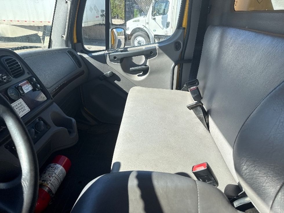 Medium Duty Box Truck-Light and Medium Duty Trucks-Freightliner-2019-M2-Fontana-CA-161,100\n\t\tmiles-$ 50,250 - Image 19