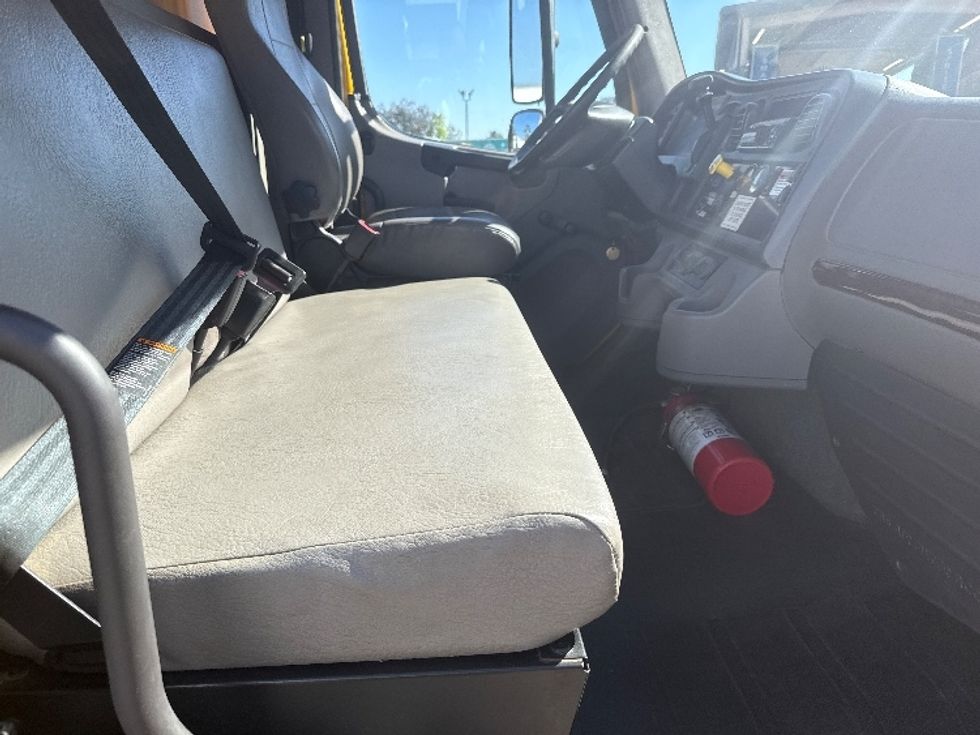 Medium Duty Box Truck-Light and Medium Duty Trucks-Freightliner-2019-M2-Fontana-CA-161,100\n\t\tmiles-$ 50,250 - Image 22