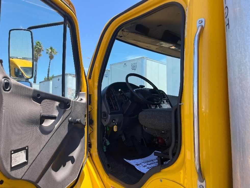 Medium Duty Box Truck-Light and Medium Duty Trucks-Freightliner-2019-M2-Fontana-CA-190,100\n\t\tmiles-$ 46,500 - Image 16