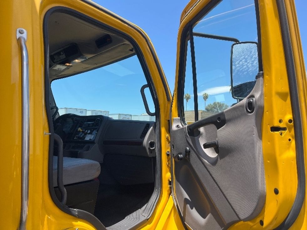 Medium Duty Box Truck-Light and Medium Duty Trucks-Freightliner-2019-M2-Fontana-CA-190,100\n\t\tmiles-$ 46,500 - Image 20