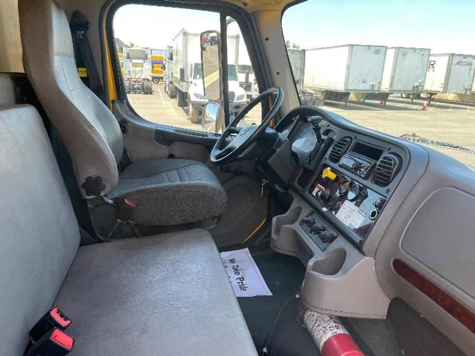 Medium Duty Box Truck-Light and Medium Duty Trucks-Freightliner-2019-M2-Fontana-CA-190,100\n\t\tmiles-$ 46,500 - Image 22