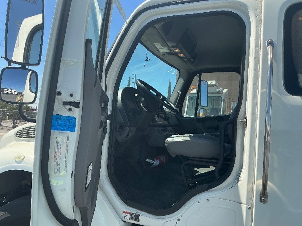 Medium Duty Box Truck-Light and Medium Duty Trucks-Freightliner-2019-M2-Fontana-CA-84,783\n\t\tmiles-$ 65,250 - Image 16