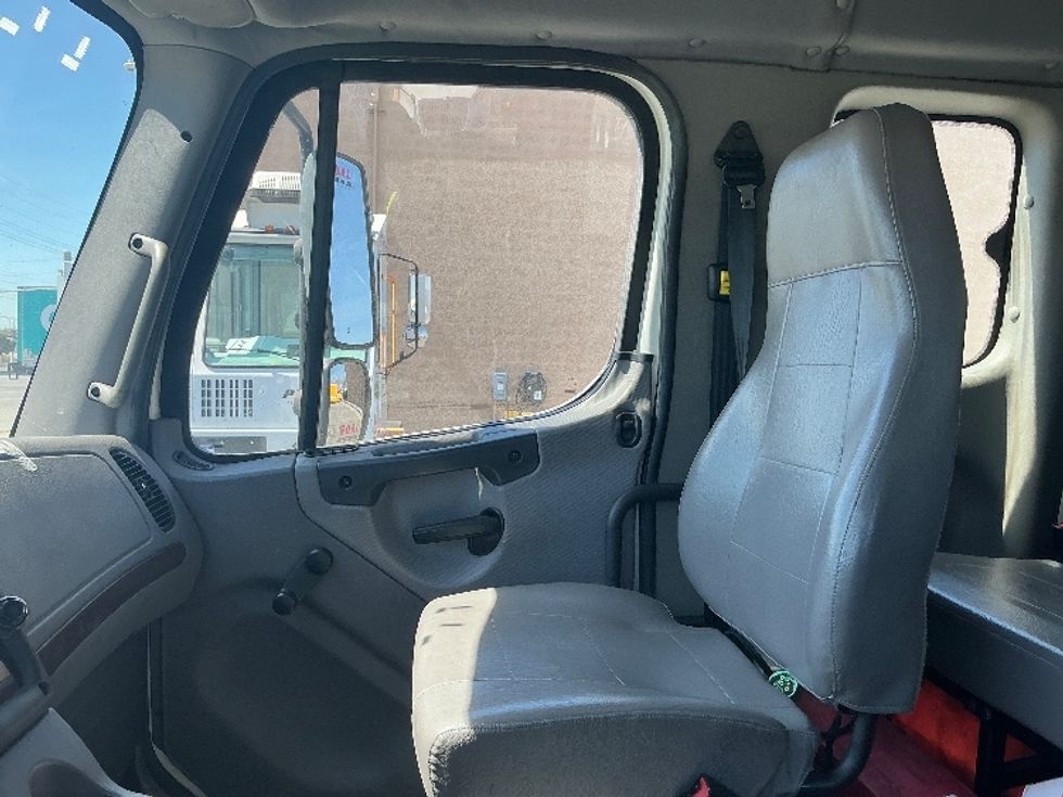 Medium Duty Box Truck-Light and Medium Duty Trucks-Freightliner-2019-M2-Fontana-CA-84,783\n\t\tmiles-$ 65,250 - Image 19