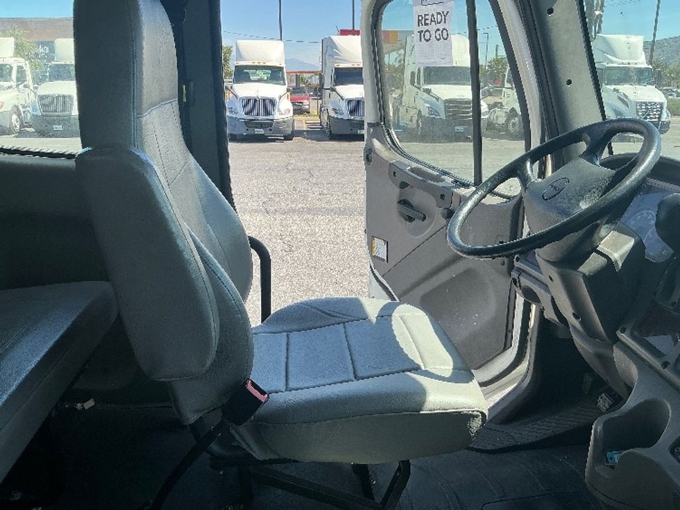 Medium Duty Box Truck-Light and Medium Duty Trucks-Freightliner-2019-M2-Fontana-CA-84,783\n\t\tmiles-$ 65,250 - Image 22