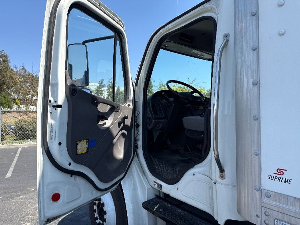Medium Duty Box Truck-Light and Medium Duty Trucks-Freightliner-2019-M2-Fontana-CA-95,699\n\t\tmiles-$ 63,250 - Image 16