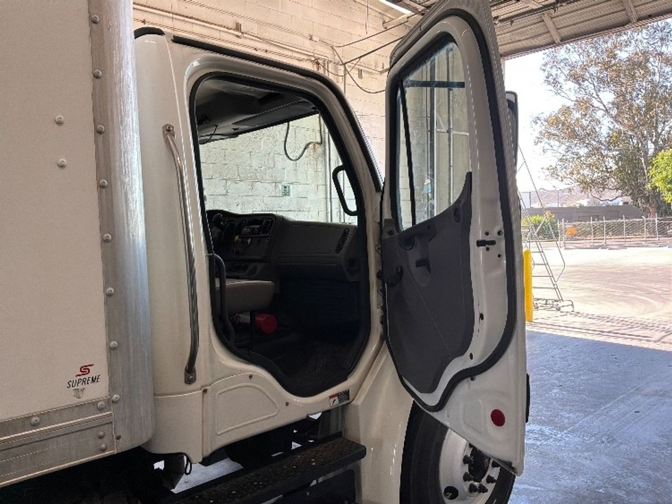 Medium Duty Box Truck-Light and Medium Duty Trucks-Freightliner-2019-M2-Fontana-CA-95,699\n\t\tmiles-$ 63,250 - Image 20