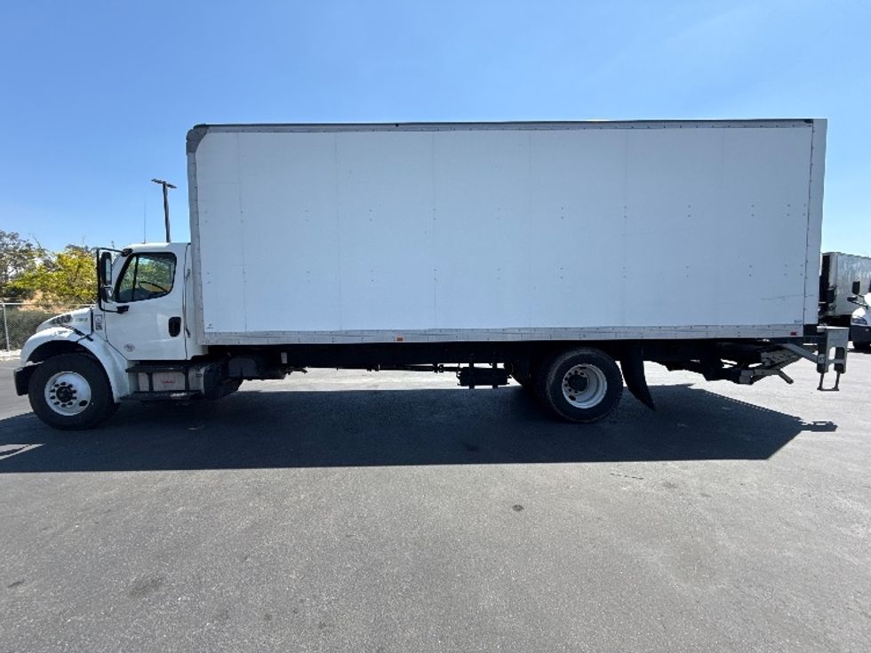 Medium Duty Box Truck-Light and Medium Duty Trucks-Freightliner-2019-M2-Fontana-CA-95,699\n\t\tmiles-$ 63,250 - Image 4